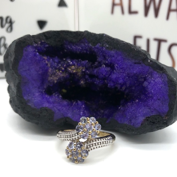 14K Tanzanite Flower Ring Size 7 Purple - Picture 3 of 8